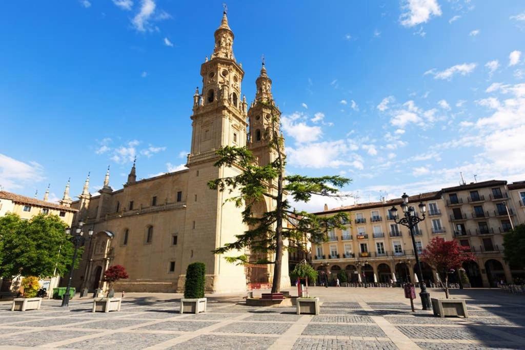 Apartamento 1º B - Apartamentos La Catedral لوغرونيو المظهر الخارجي الصورة
